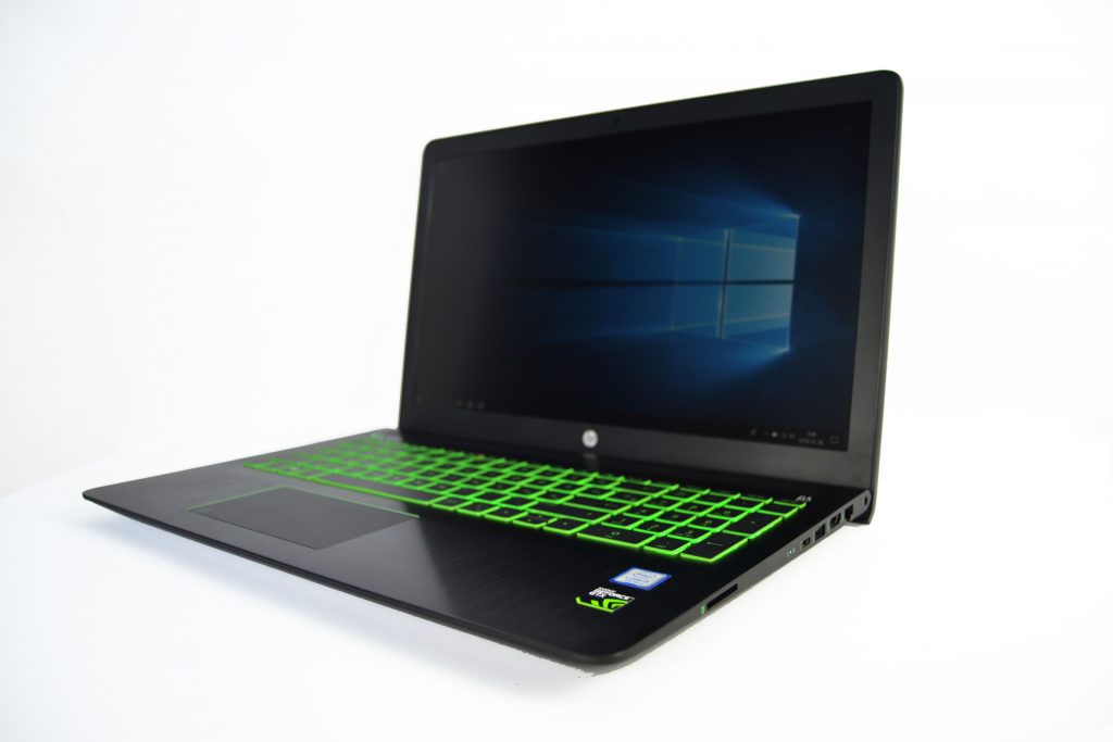 HP PAVILION POWER 15 kinyitva