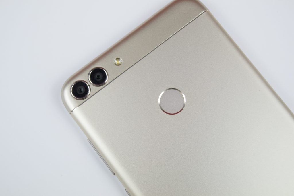 Huawei P Smart hátulról